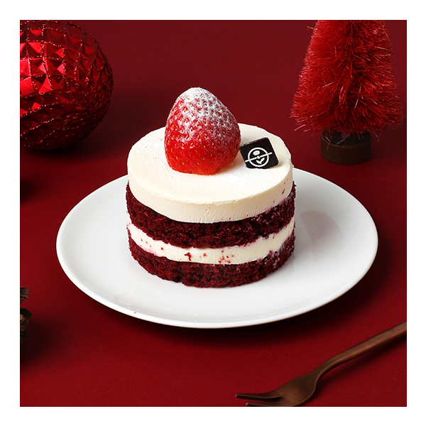 Strawberry White Redvelvet Cake