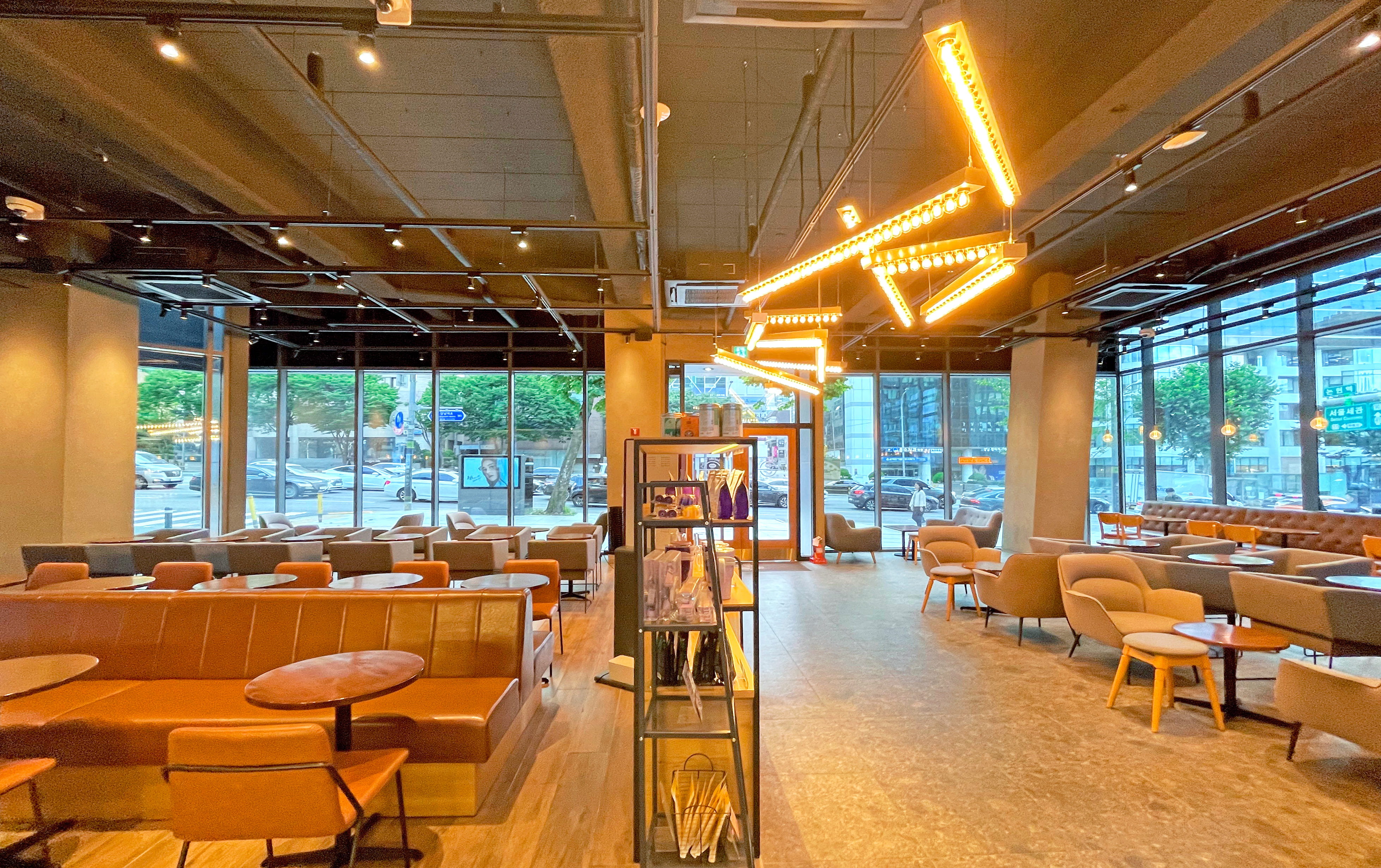 STORE | COFFEE BEAN KOREA COFFEE BEAN  논현역8번출구점 STORE
